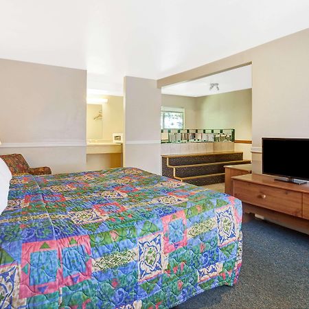 Days Inn By Wyndham Everett Esterno foto