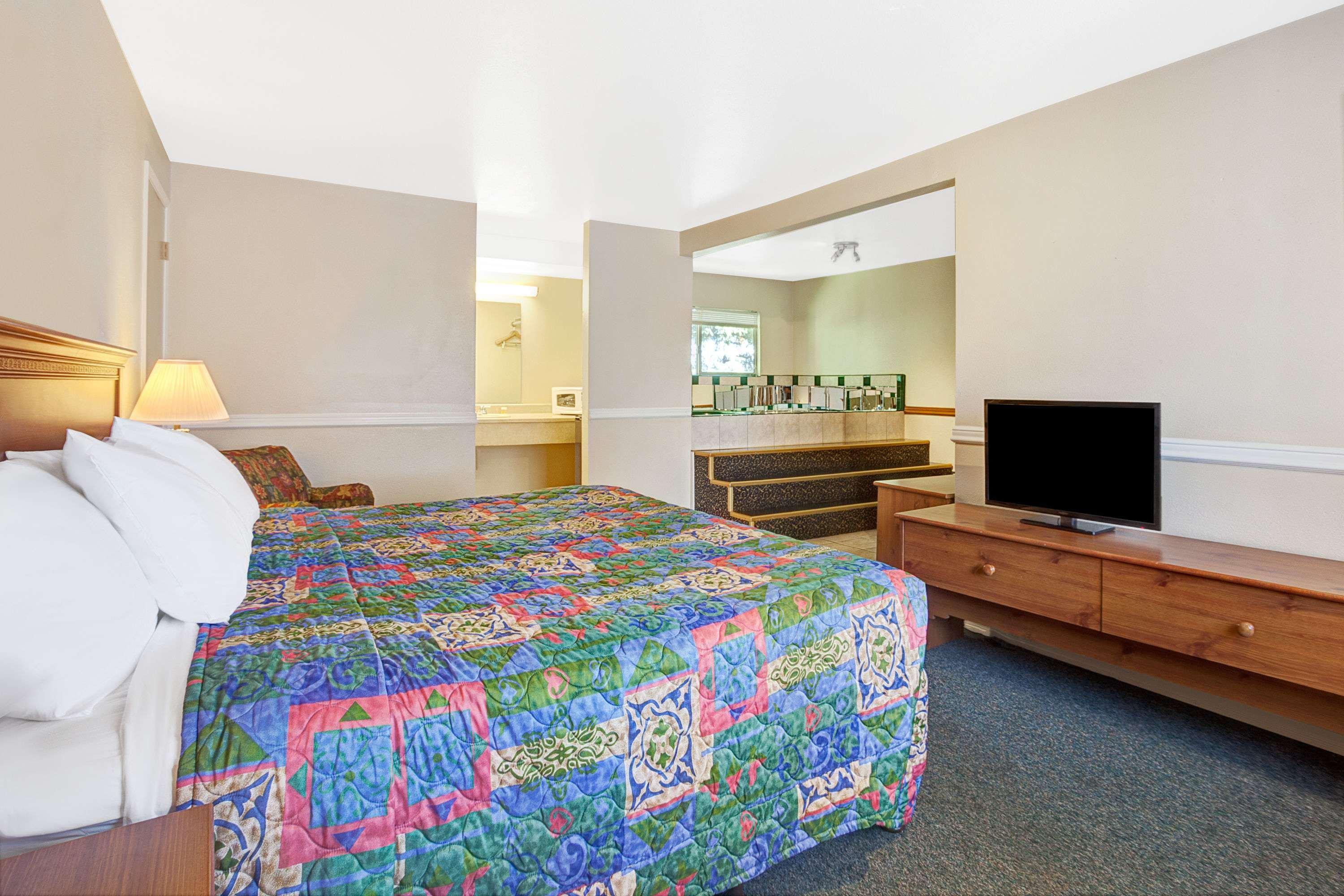 Days Inn By Wyndham Everett Esterno foto