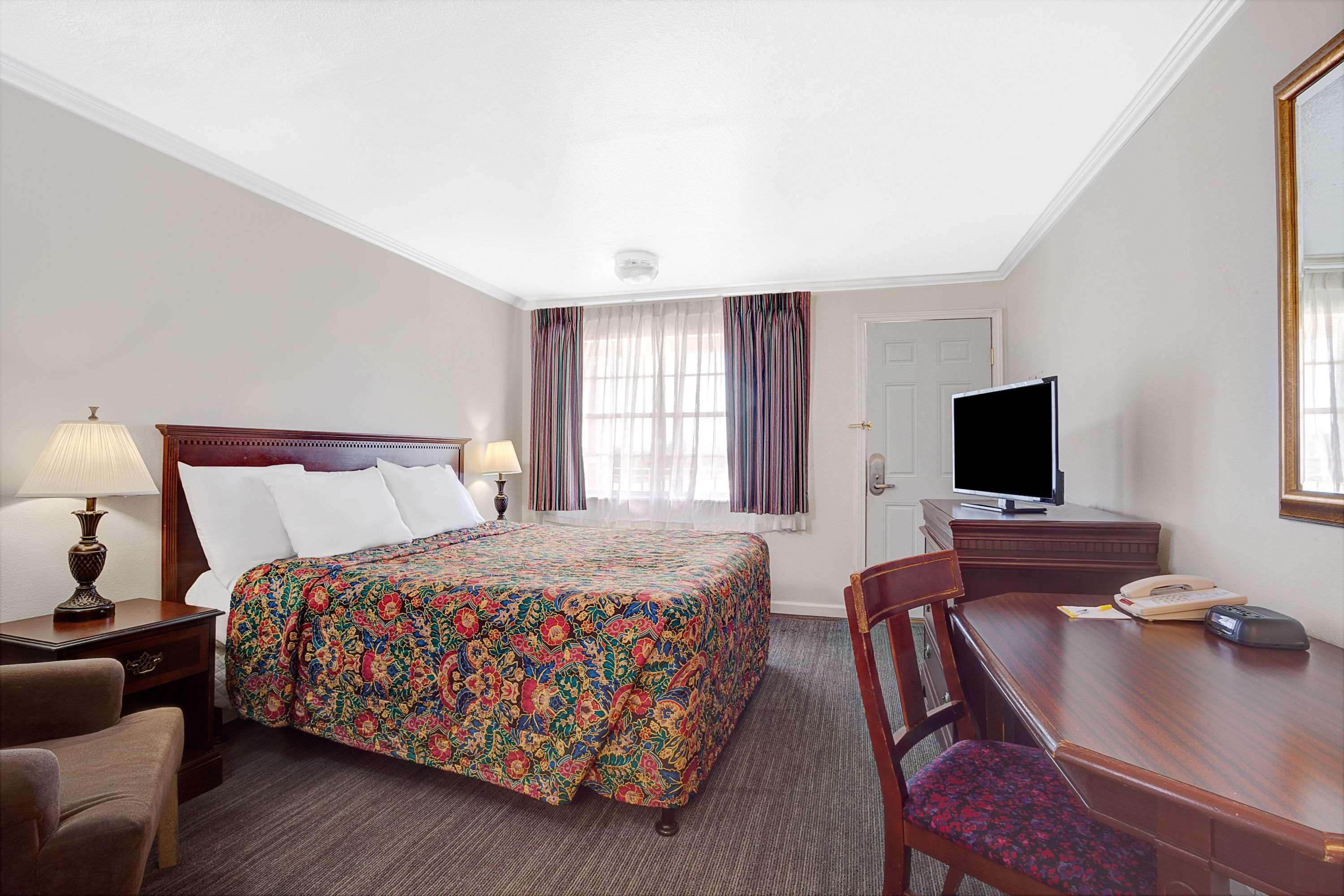 Days Inn By Wyndham Everett Esterno foto