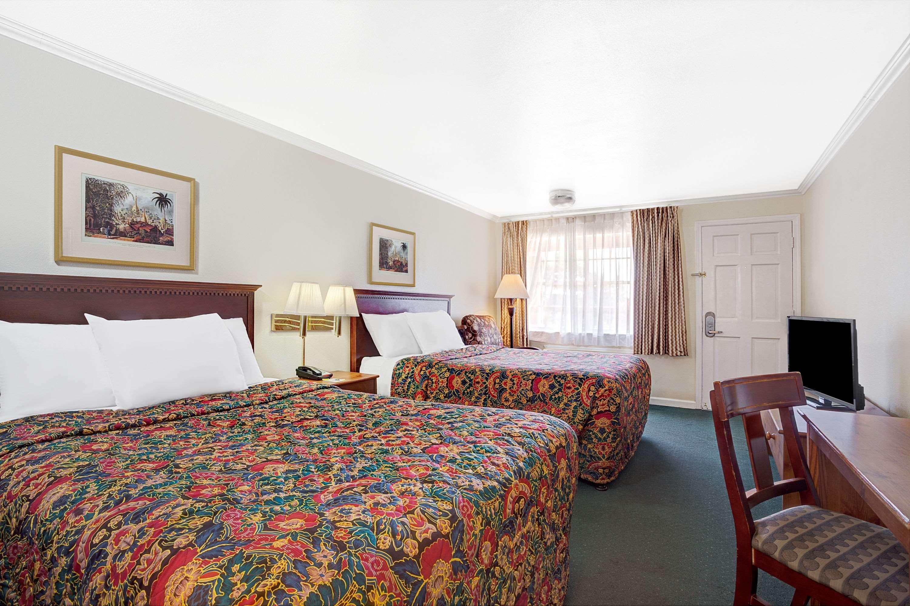 Days Inn By Wyndham Everett Esterno foto