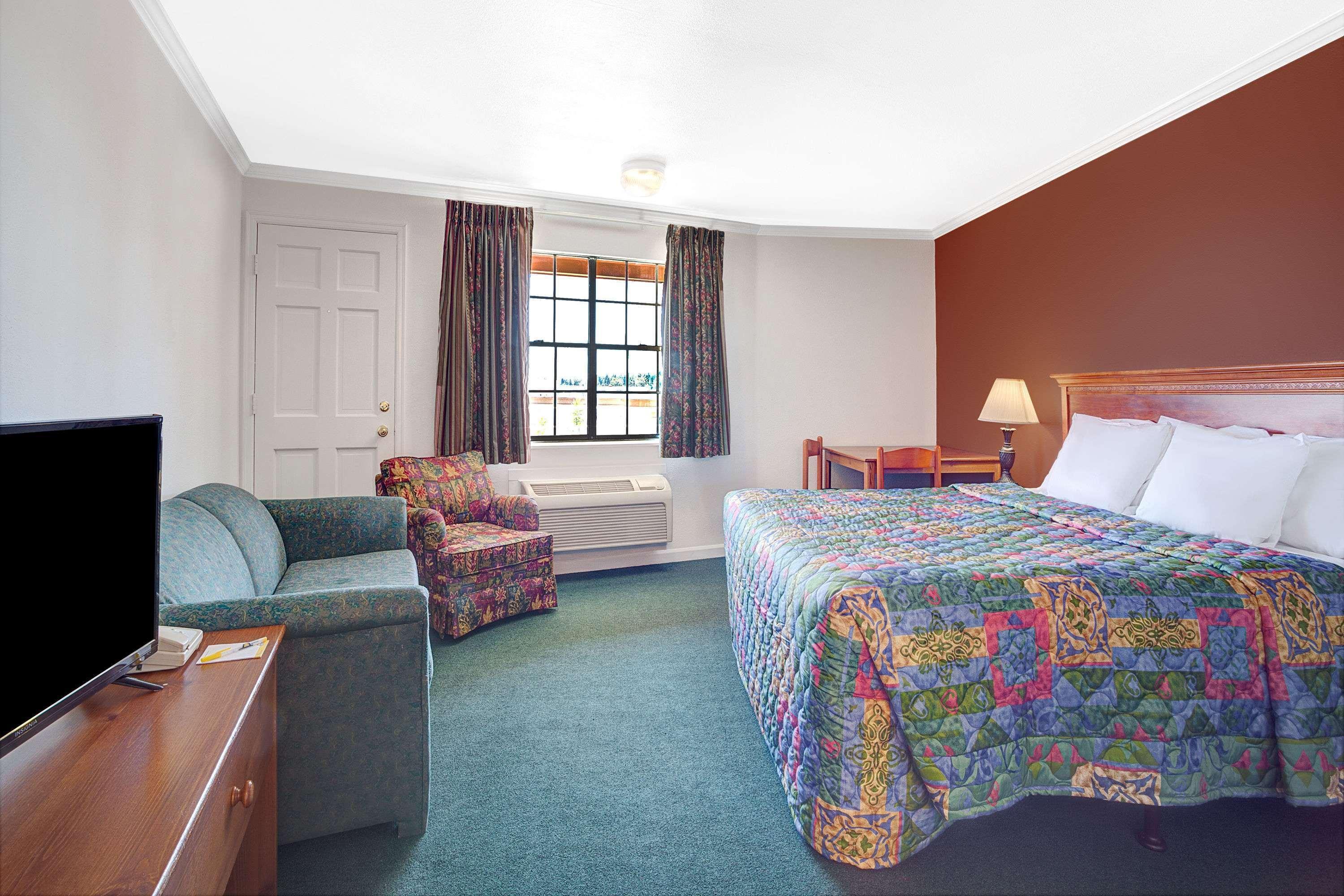 Days Inn By Wyndham Everett Esterno foto